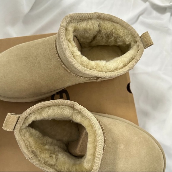 UGG Ultra Mini - Picture 9 of 10